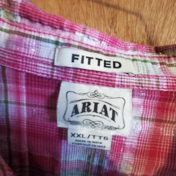 Ariat Fitted sz XXL.  Snap closure.  long sleeves  pink green metallic pink - Picture 2 of 6